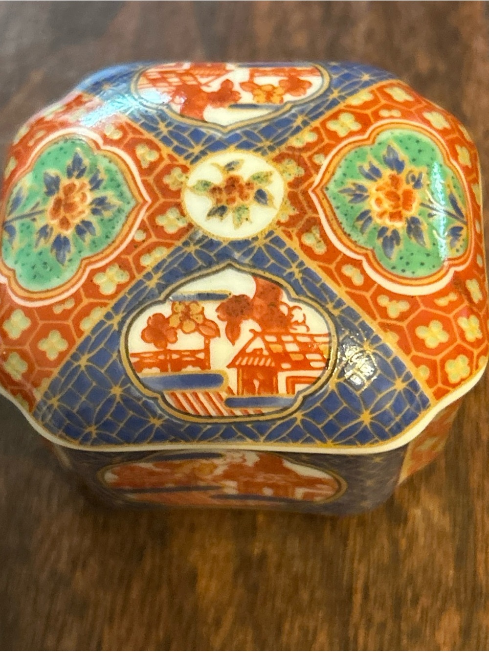 Small Japanese porcelain signed trinket box